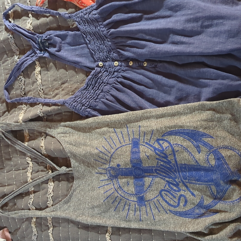 Tank tops - Picture 2 of 5
